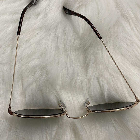 H&M sunglasses - Picture 2 of 4